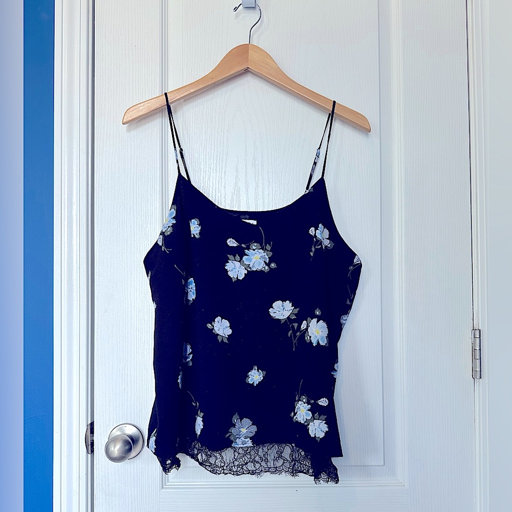 Structured, dressy tank with flower pattern and lace hem, XL